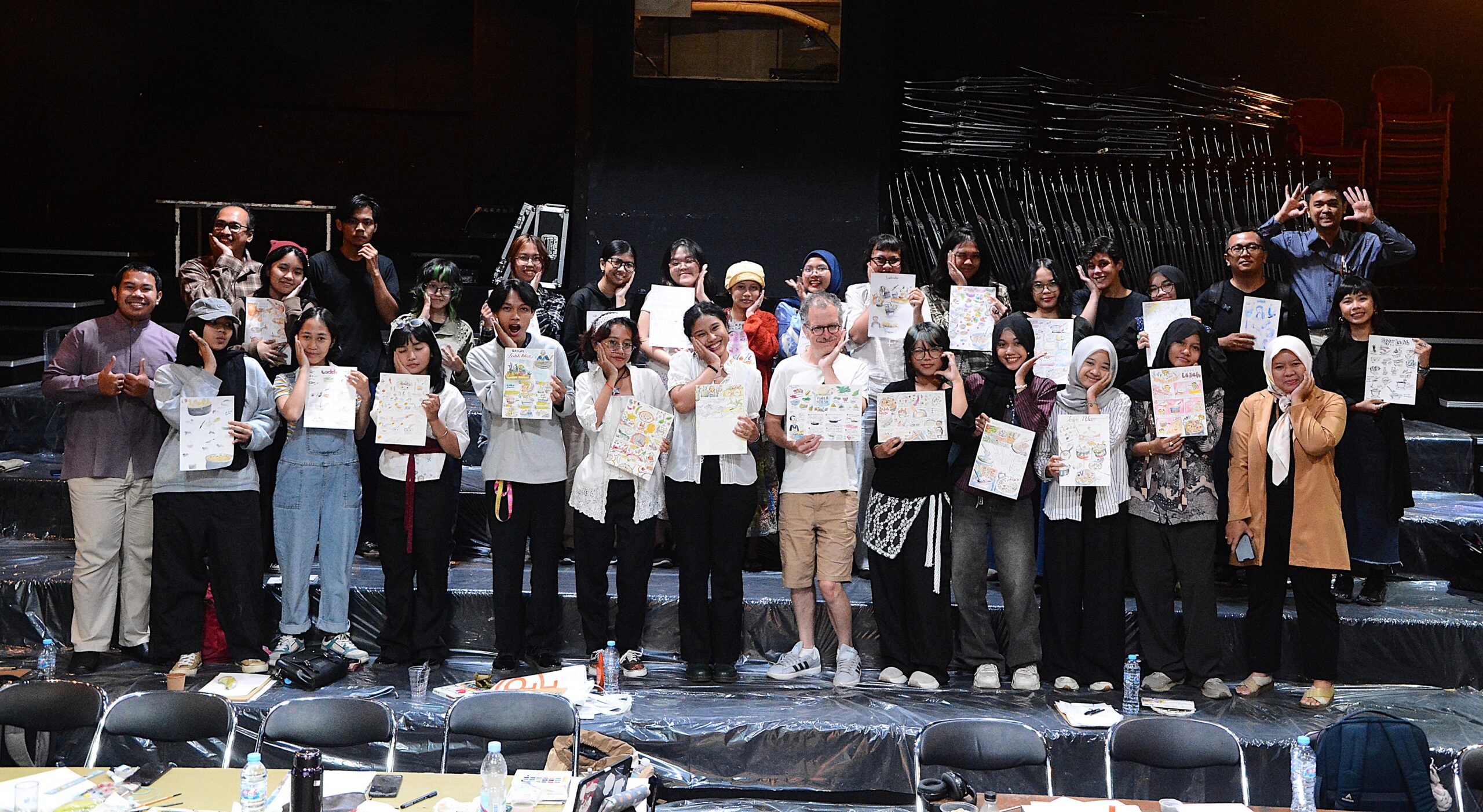 Workshop Komik "Painting a Receipt Using The Codes of The Comics" bersama Guillame Long di IFI Yogyakarta, Workshop diikuti oleh Mahasiswa Jurusan Seni Murni dan DKV FSRD ISI Yogyakarta, 6 Oktober 2025. Link Tautan : https://fsrd.isi.ac.id/dari-resep-masakan-ke-komik-ifi-yogyakarta-dan-prodi-seni-murni-dkv-isi-yogyakarta-gelar-workshop-komik-bersama-guillaume-long/