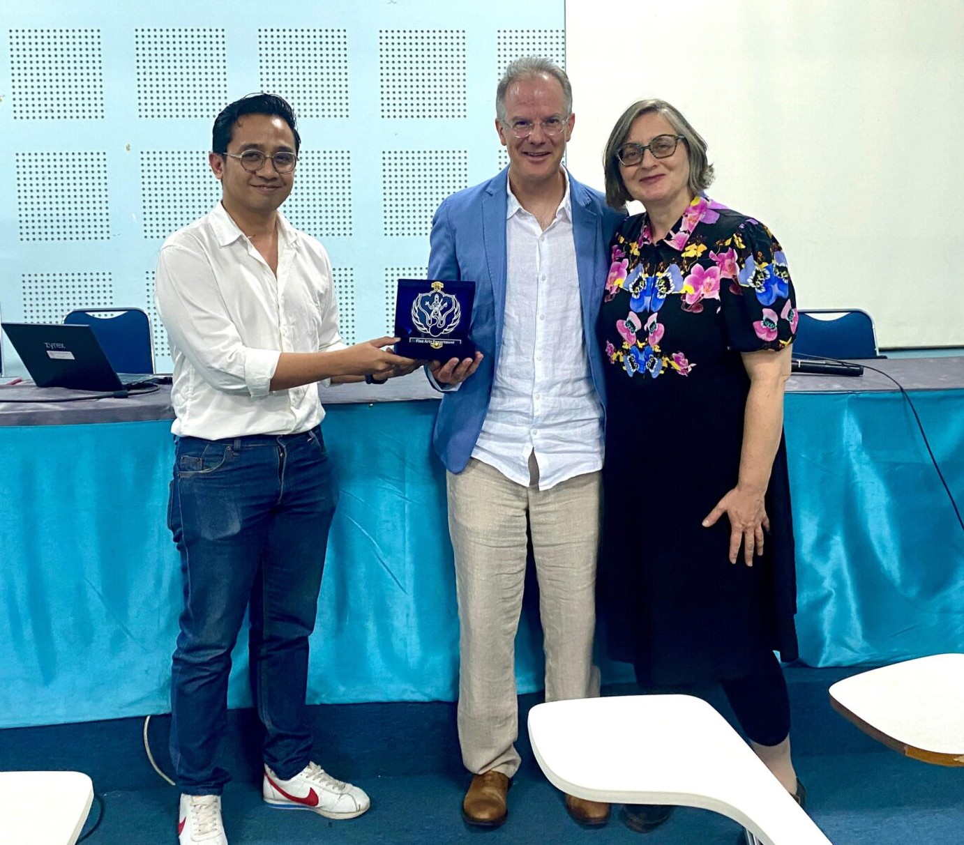 Guest Lecture: “Arts for the Blues: Bridging the Arts and Psychotherapy”, Menghadirkan Professor Scott Thurston (Profesor Poetry and Innovative Creative Practice) dan Dr. Joanna Omylinska-Thurston (Associate Professor dalam bidang Konseling dan Psikoterapi, dan Psikolog konseling di Greater Manchester Mental Health NHS Foundation Trust) . Ruang Audio Visual, Gedung Seni Murni, Prodi Seni Murni, FSRD ISI Yogyakarta, 22 September 2025, Link terkait : https://fsrd.isi.ac.id/guest-lecture-arts-for-the-blues-bridging-the-arts-and-psychotherapy-hadir-di-jurusan-seni-murni-isi-yogyakarta/