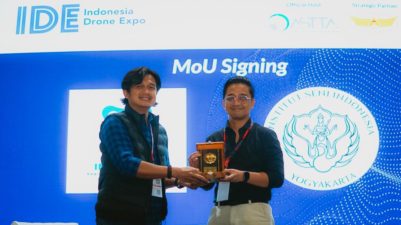 Kolaborasi Seni Murni ISI Yogyakarta dan Frogs Indonesia dalam “Art on Drone” Hadirkan Sentuhan Budaya Nusantara di Dunia Teknologi