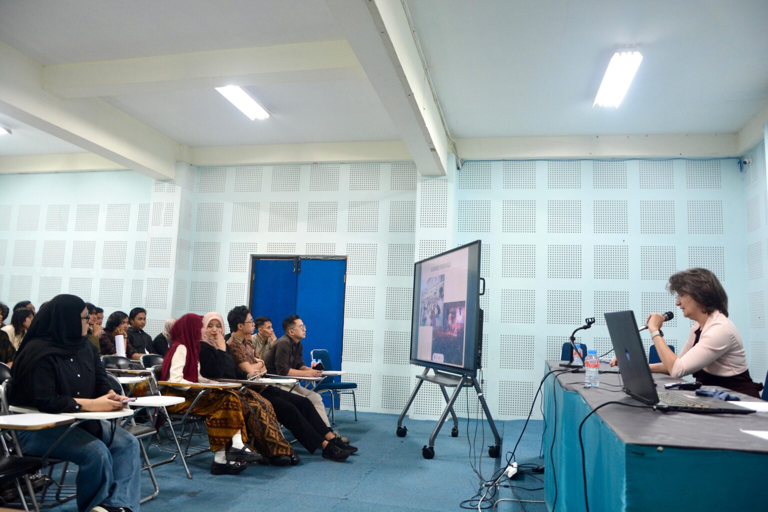 Perkuat Kerja Sama Internasional, Program Studi Seni Murni ISI Yogyakarta Terima Kunjungan Akademik dari Eszterhazy Karoly Catolic University, Hungaria